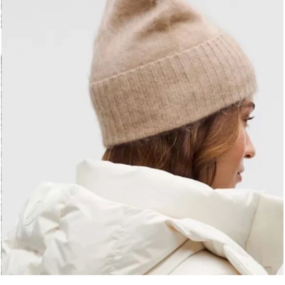LULULEMON Fuzzy Cashmere Beanie.NWT. - Picture 3 of 5